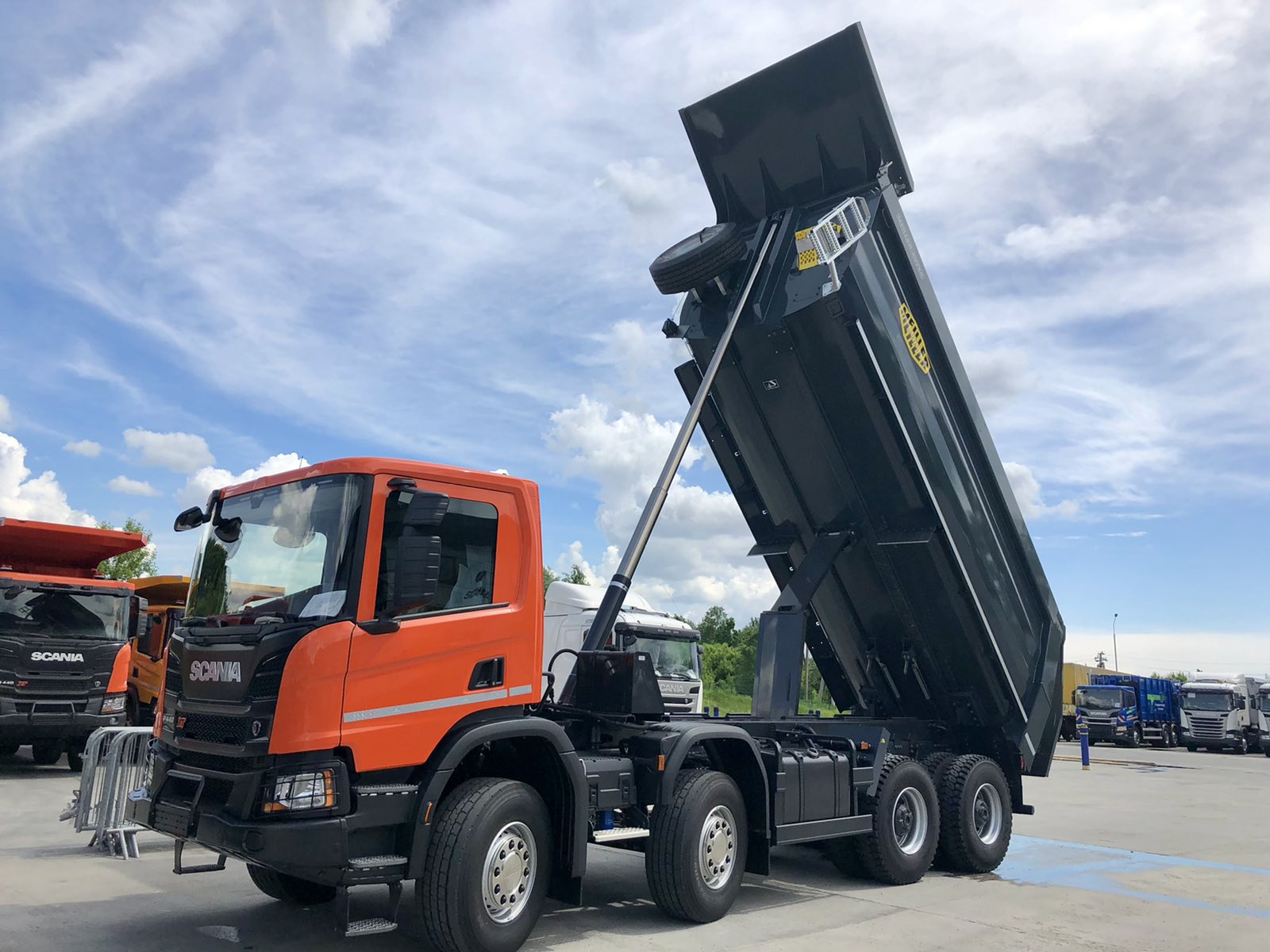 Самоскид Scania 8х4