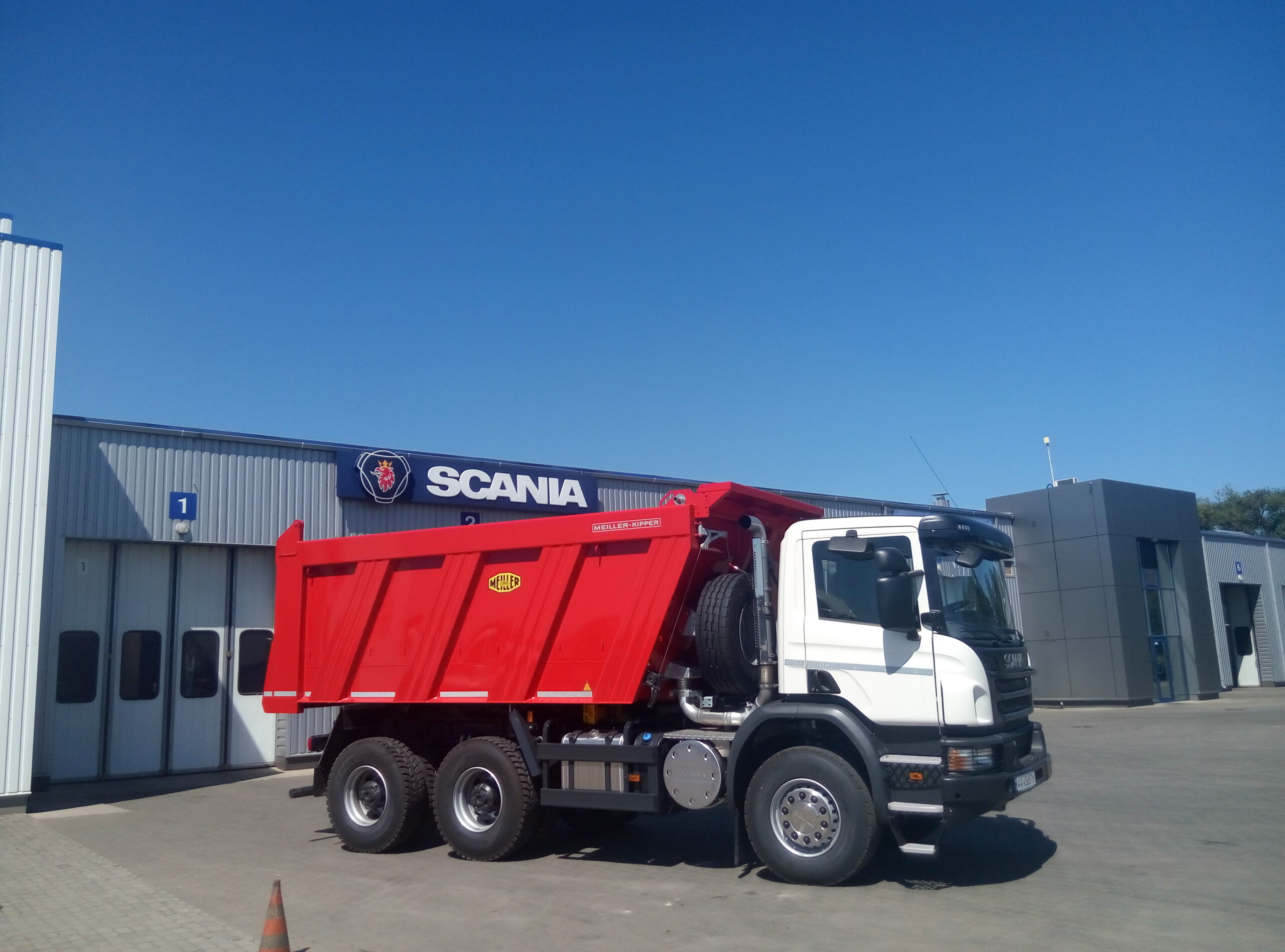 Самосвал Scania 6х4