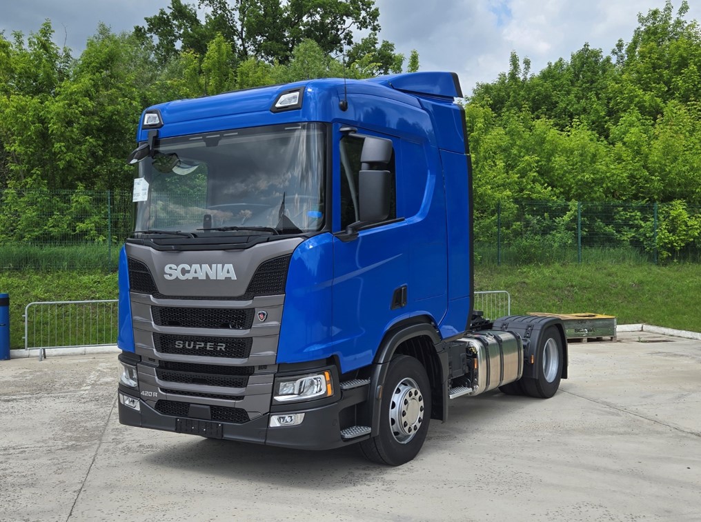 Тягач SCANIA R420
